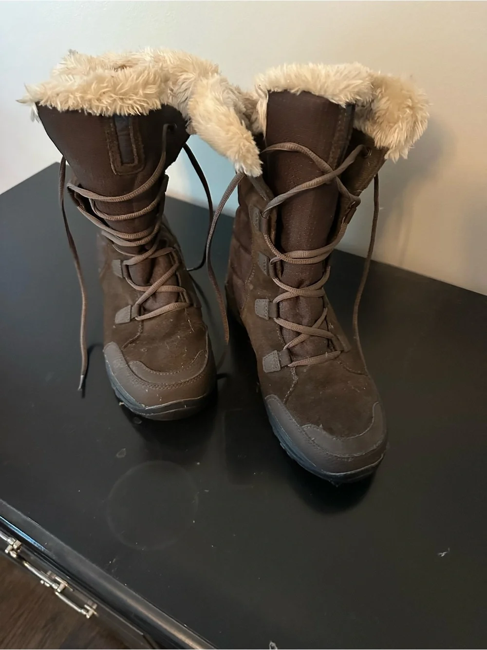 Columbia Women's Brown Winter Lace-Up Boots with Cream Faux-Fur Cuff